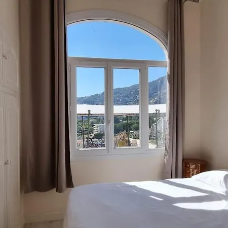 Wonderful Duplex With A View Over Villefranchemer Appartamento