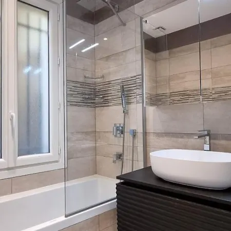 Wonderful Duplex With A View Over Villefranchemer Appartamento